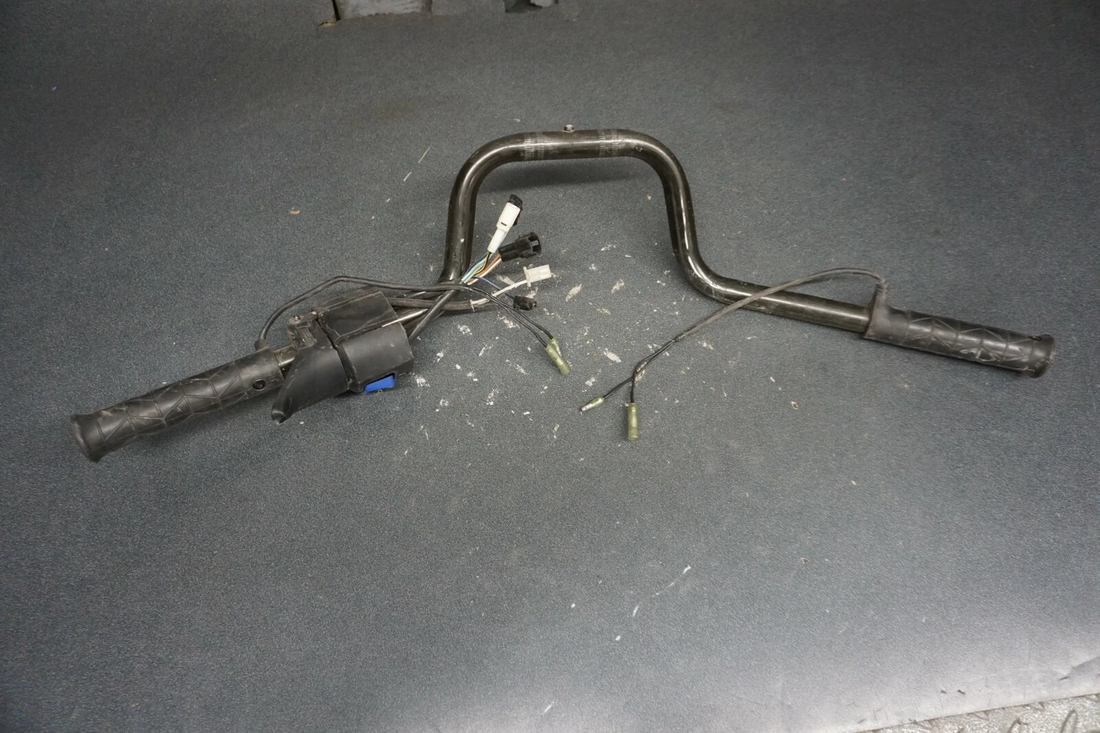 2005-2007 Yamaha OEM Handlebar Ass'y w/ RH Control Switch Throttle Vector RS