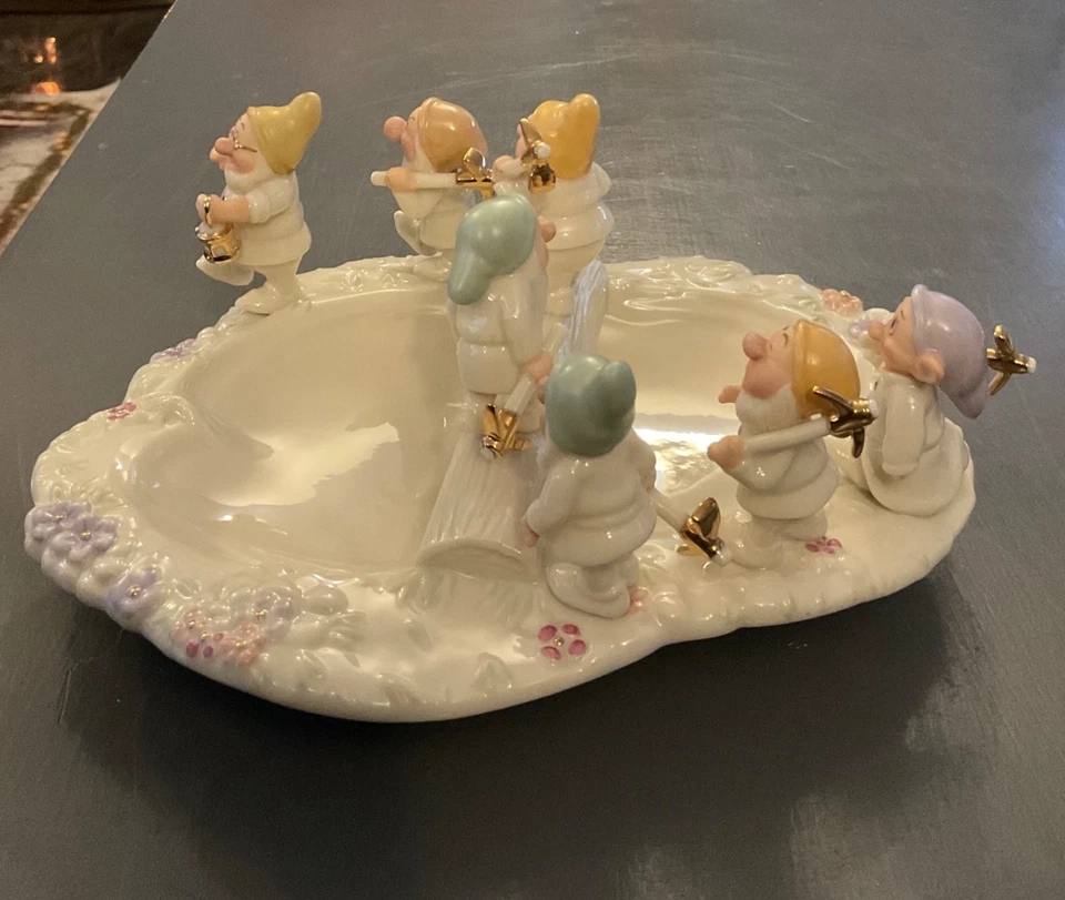 Lenox DISNEY Heigh-Ho Candy Dish featuring SEVEN DWARFS 2002 RARE Great Cond - Image 3 of 4