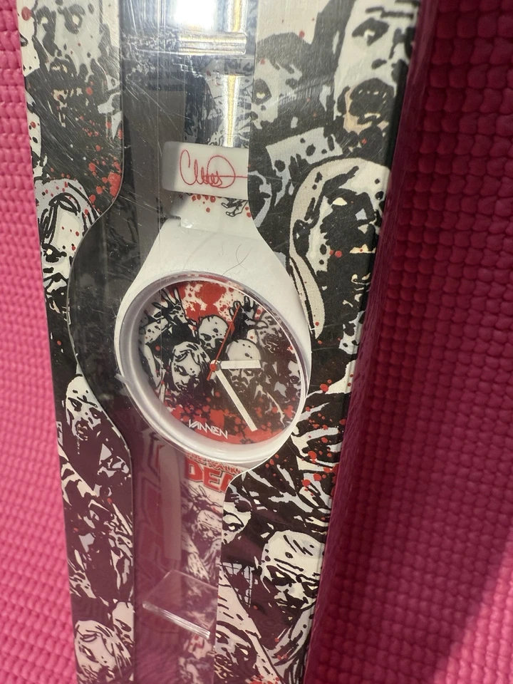 Relojes Walking Dead Vannen Skybounda con firma Robert Kirkham Foto 2 de 4