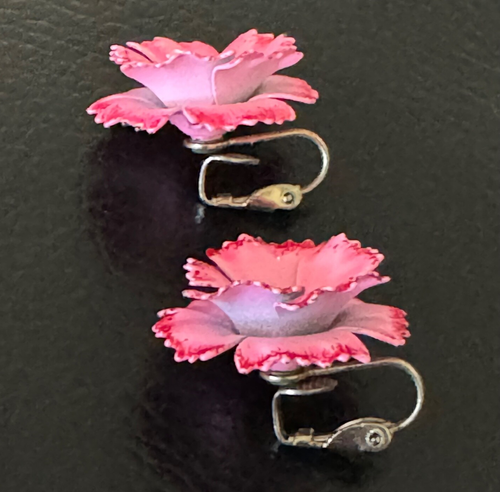Vintage Neon Pink Flower Enamel Metal Clip On Earrings Mid Century 60s Hot Pink - Picture 2 of 9