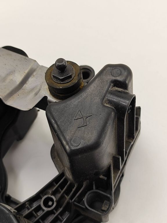 Peugeot 5008 II 2019 Diesel 96kW Rocker cam cover 98279295 UVY7678  