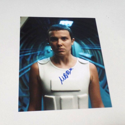 Millie Bobby Brown *Stranger Things*, original signed Photo 20x27 cm (NST)