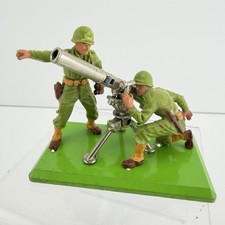 Vintage Britains Deetail WWII US Army 75mm Gun and Crew