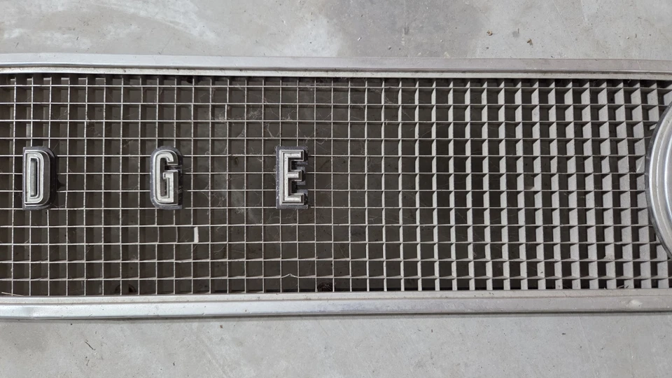 Dodge Coronet 440 1968 Super Bee B carrocería usada OEM montaje de parrilla y biseles Foto 4 de 4