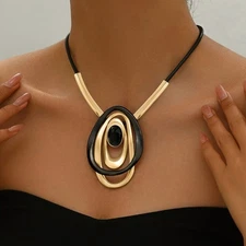 Women's Retro Circular Oval Pendant Necklace Exaggerated Alloy Fashion Jewelry