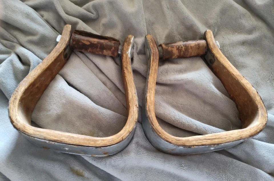 Винтажные деревянные стремена вестерн с алюминиевой внешней отделкой - Изображение 2 из 3
