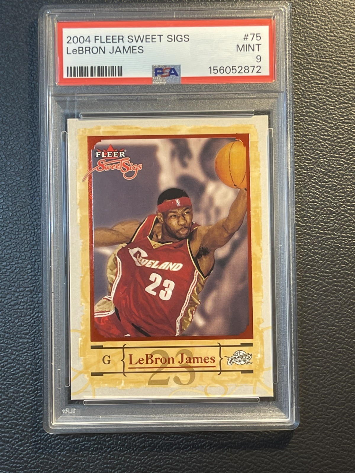 2004 Fleer Sweet Sigs #75 LeBron James PSA 9 2nd Year Cleveland Cavaliers