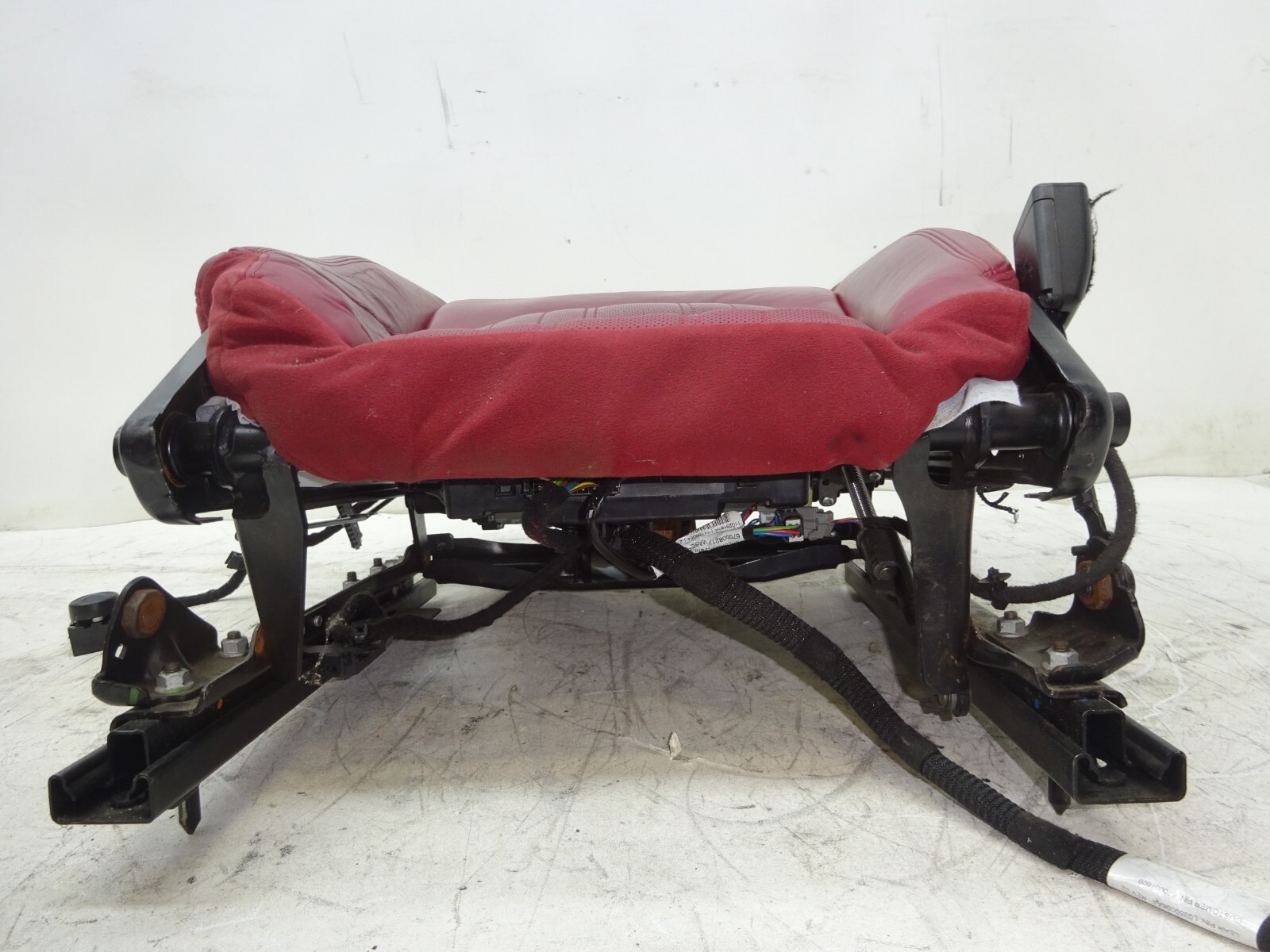 14-17 Maserati Ghibli Front Left Lower Bottom Seat Cushion w/ Rail OEM DE231041