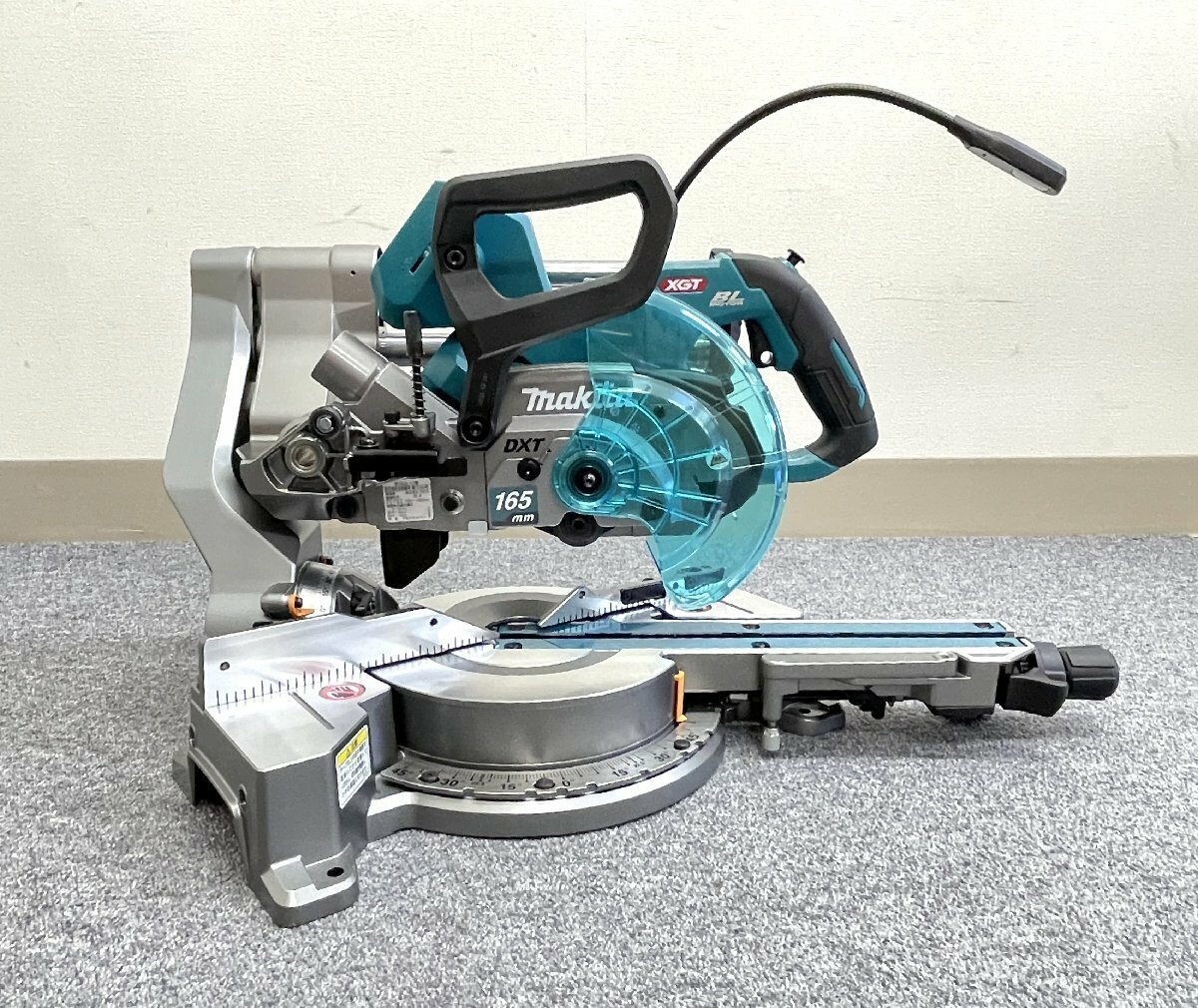 Makita - 専用☆165mm Makita LS009GZ 165mm 40V Compound Sliding Mitre Saw Tool