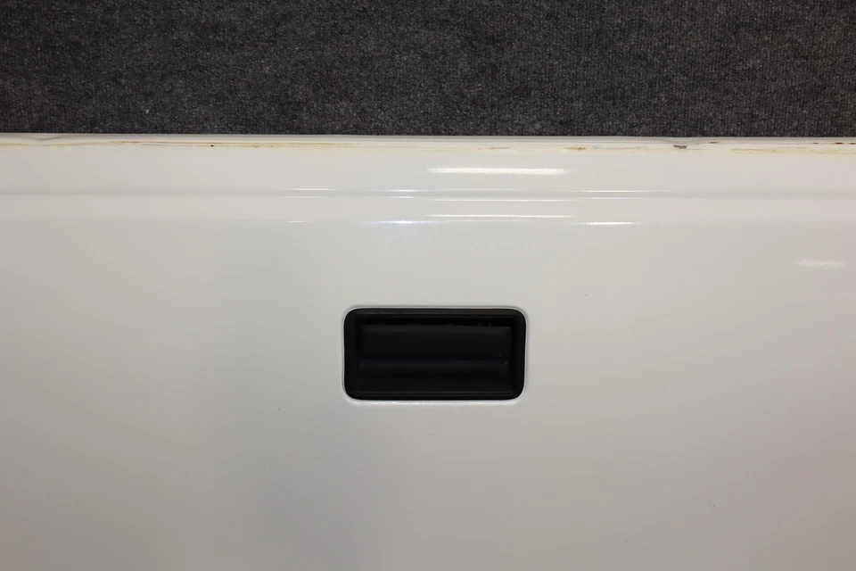 88-98 Chevy C/K Truck GMT400 OEM Tailgate (White Respray) Rust Free - Изображение 4 из 4