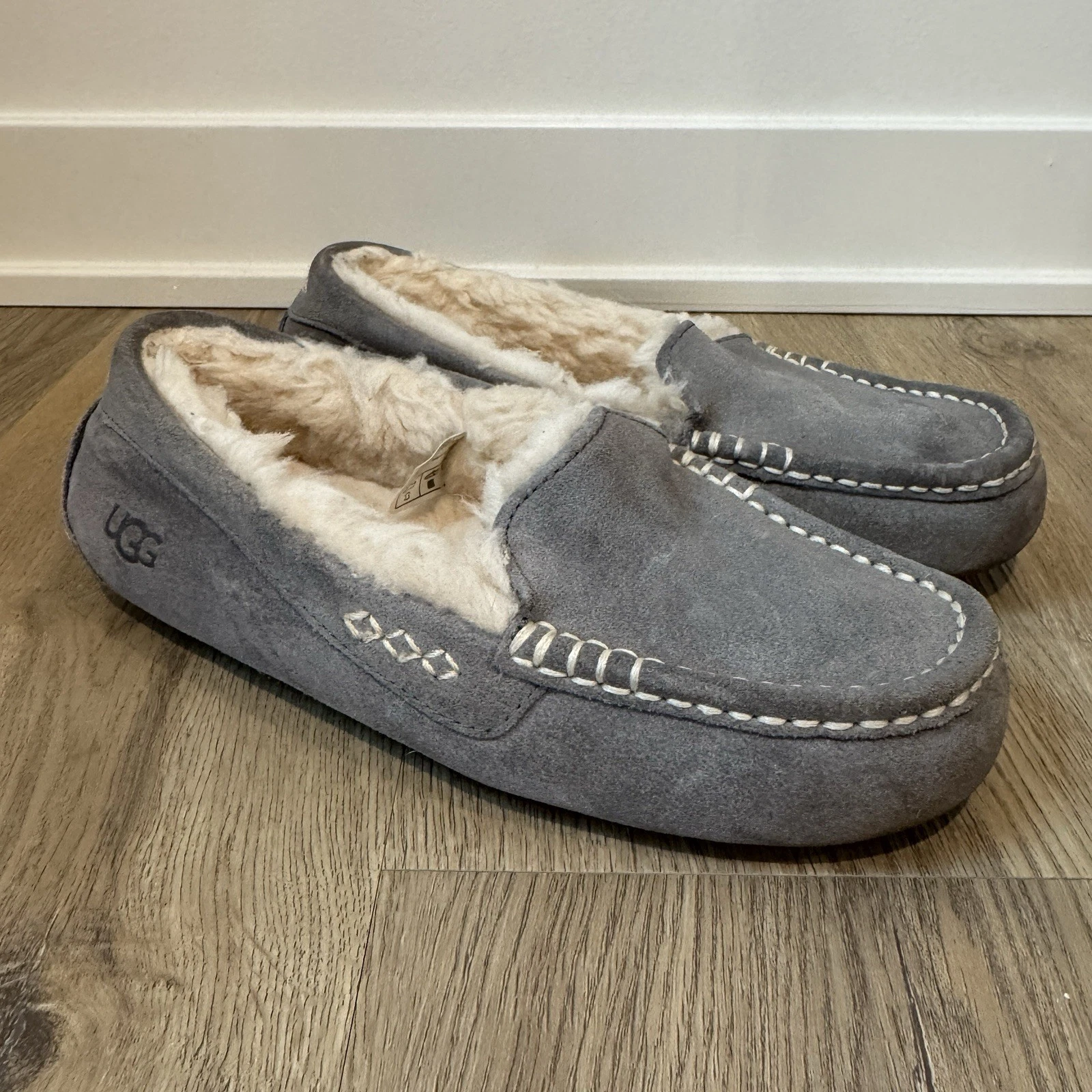 Mocassino UGG donna taglia 7 Ansley lana scamosciata grigio chiaro comodo pantofole