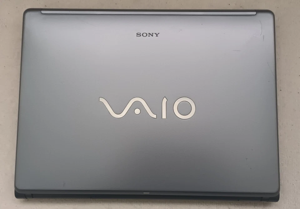 Sony Vaio PCG-7V1MVGN-FE41S Laptop Notebook 15.4" 2GB 120GB SSD Windows Vista - Image 2 of 4