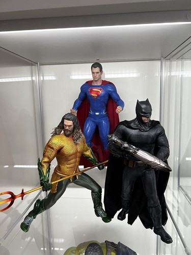 Justice League (2017) - Batman Deluxe 1/6th Scale Hot Toys Action Figure | New - Picture 7 of 8