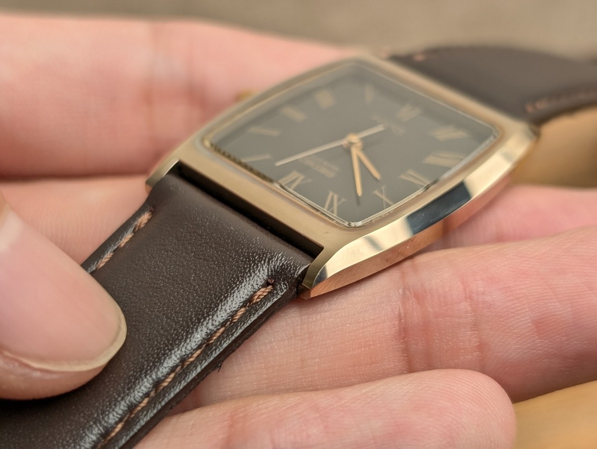 1981 SEIKO Dolce 6030-5320 Gold Tank Square Quartz Men's Watch