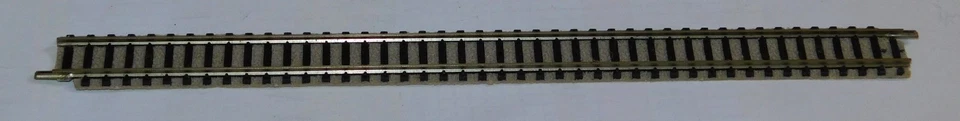 Fleischmann 9100 Profi track straight 222mm long N gauge light grey ballast - Image 1 of 1