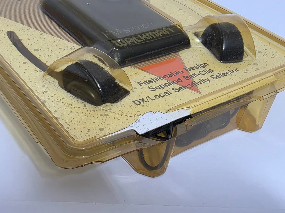 Vintage SONY AM/FM Stereo Receiver WALKMAN SRF-26 - Image 4 of 4