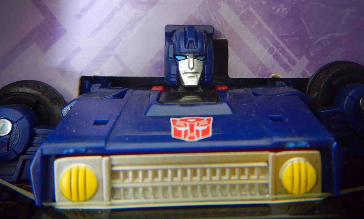 NEW Transformers Legacy AUTOBOT SKIDS Deluxe Class Figure - Sealed G1-Style Car