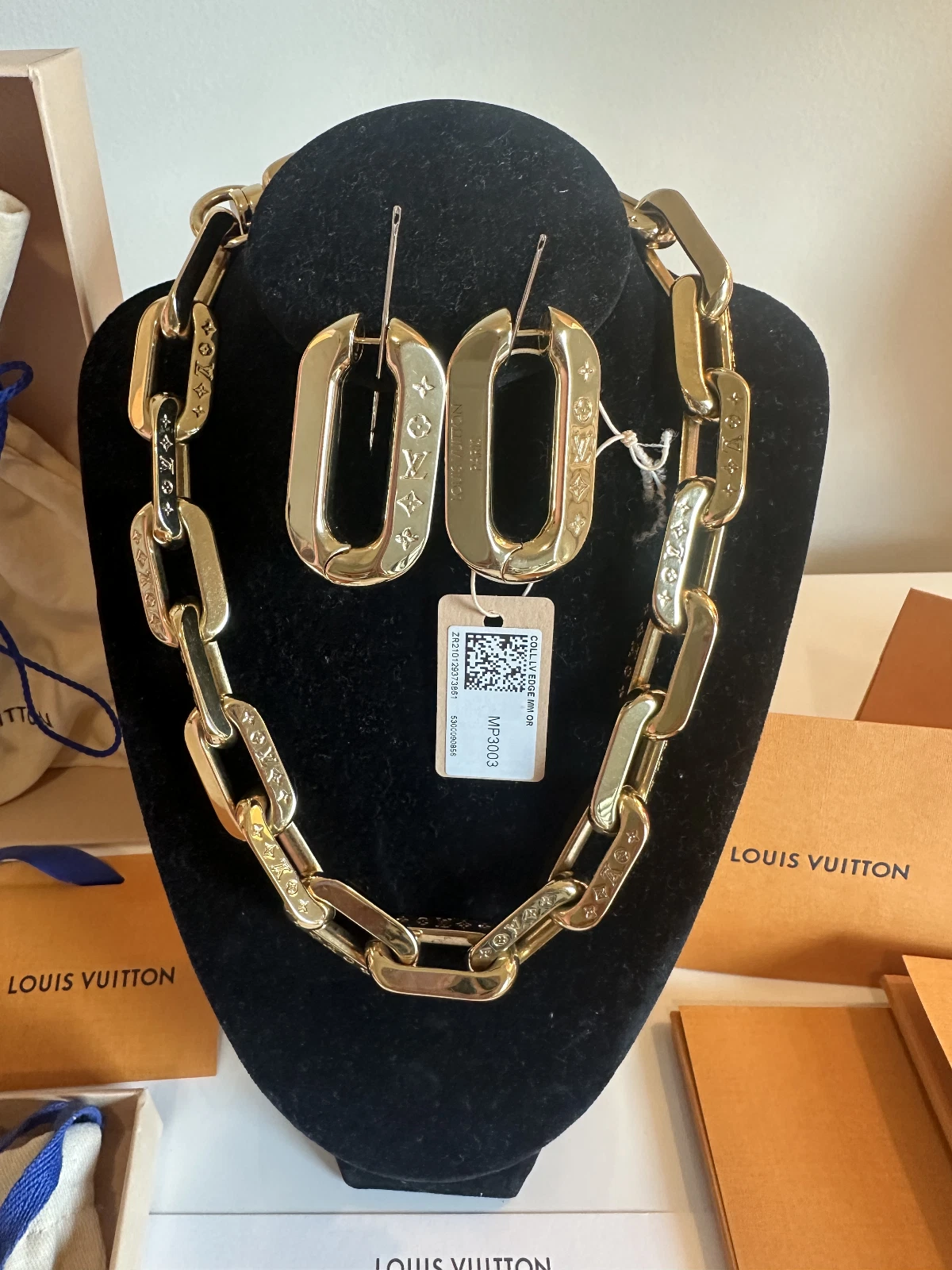 LOUIS VUITTON（LV） Collana e orecchini Louis Vuitton bordo set oro