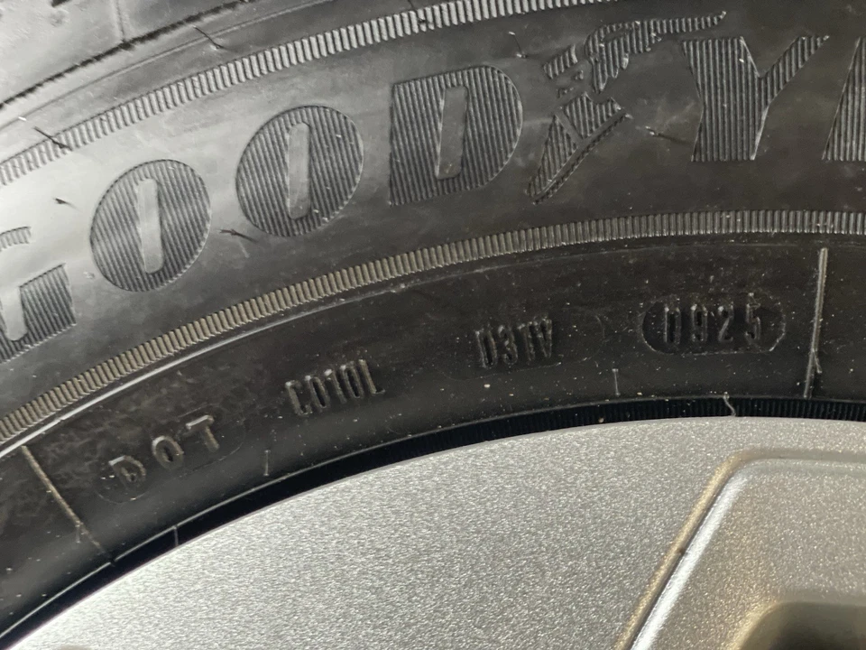 Felgen mit Bereifung 215 65R  16C  109/107T Neu -Sensor und Neue Schrauben 24stk - Bild 3 von 4