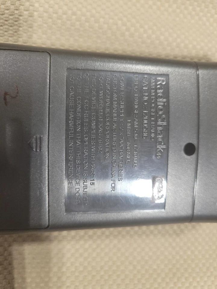 Vintage RadioShack AM/FM Pocket Radio 1200586 - Image 3 of 4