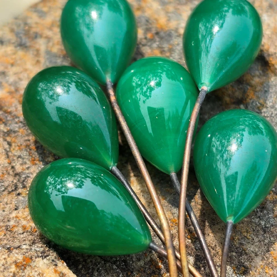 6 罕见深翡翠绿色复古旧玻璃珠带铜嵌线针 — 第 2/4 张图片