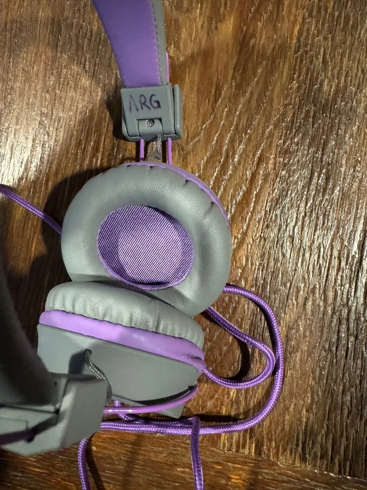 AURICULARES CON CABLE JLAB Youth ON EAR púrpura y gris Foto 3 de 3