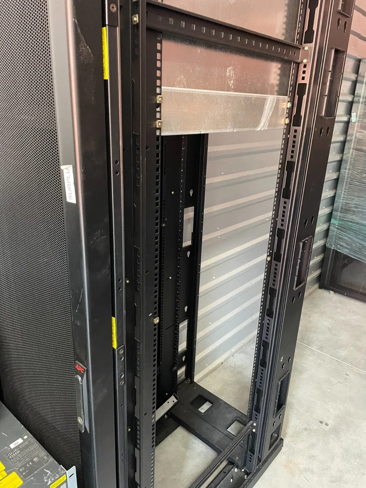 APC Netshelter Server Rack Cabinet Front Door & 1 Side Door Extra Deep AR2314BLK - Image 2 of 4