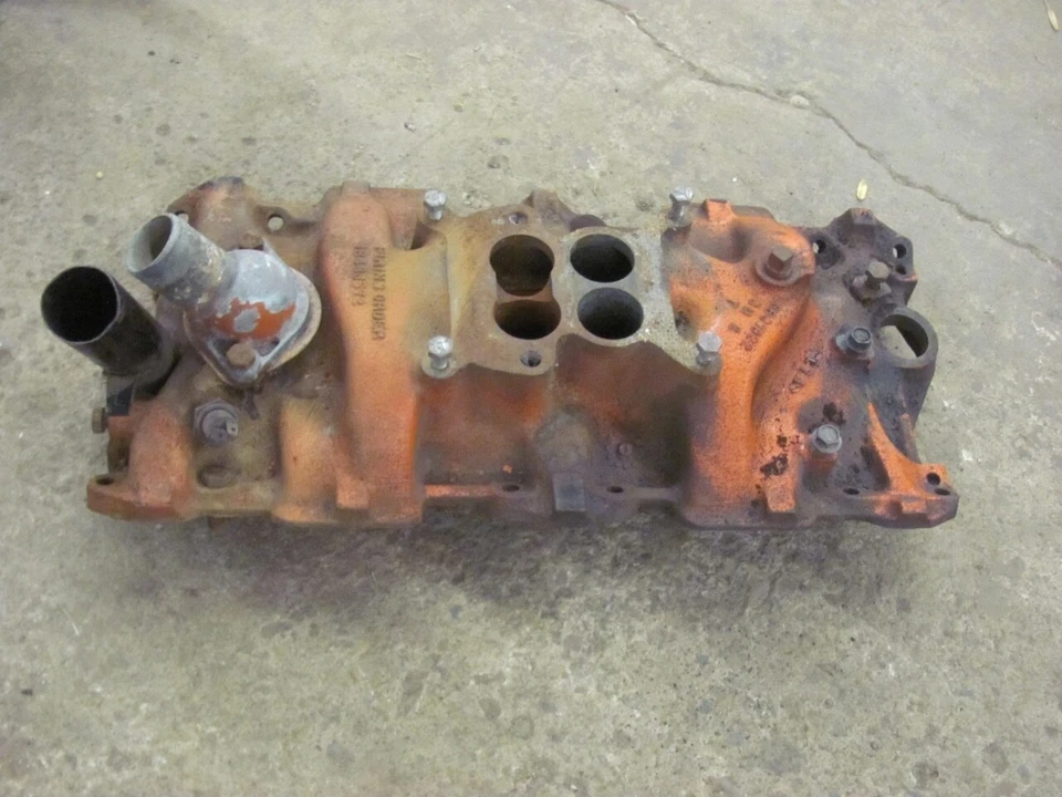 Chevrolet Chevy II 283 V8 1965 65 colector de admisión de hierro 3866922 L-7-4 Foto 2 de 4