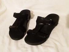 Vionic Ellie Black Snake Embossed T-Strap Platform Slip On Sandals Women’s Sz 10