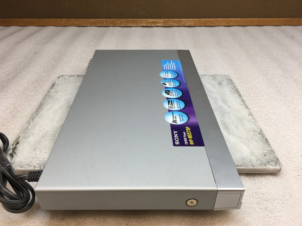 Reproductor de CD/DVD de escaneo progresivo Sony DVP-NS575P en caja abierta con control remoto Foto 4 de 4