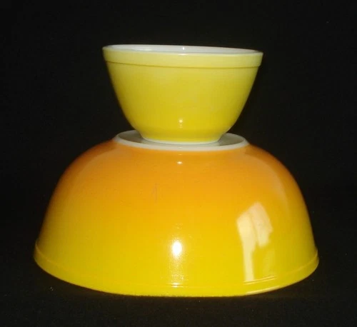 PYREX - 2 pc. Yellow-Orange Ombre PINEAPPLE PARTY Chip & Dip / Mixing Bowls