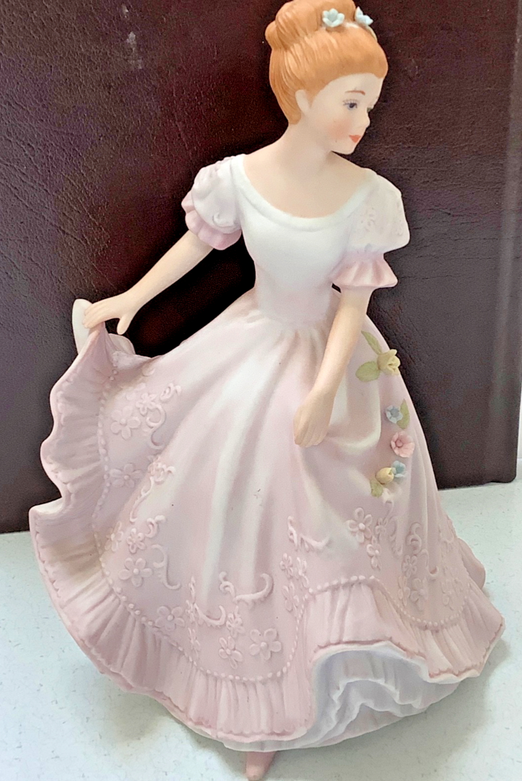 1993 HOMCO Home Interiors “Lady Caroline” 9” Figurine Masterpiece Porcelain