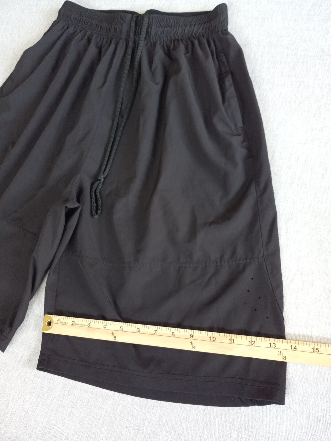 Under Armour Men's Medium Active Drawstring Stretch Waistband Vent Black Short thumbnail 4