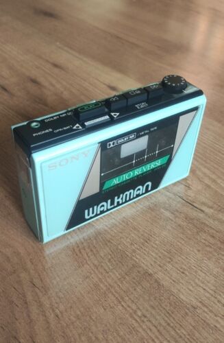 Retro Rebuilt Serviced Sony Walkman WM 28 Classic Super Rare, Pale Blue - Afbeelding 1 van 16