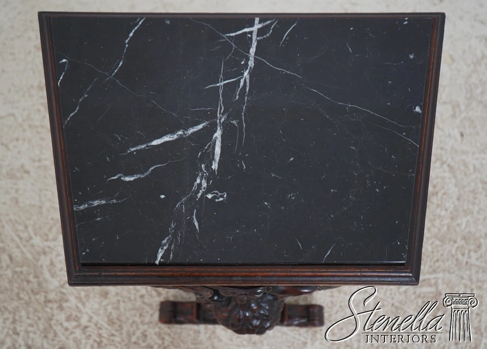 F59842: Mesa auxiliar American Black Forrest tallada en nogal con alas para pájaros Foto 3 de 4