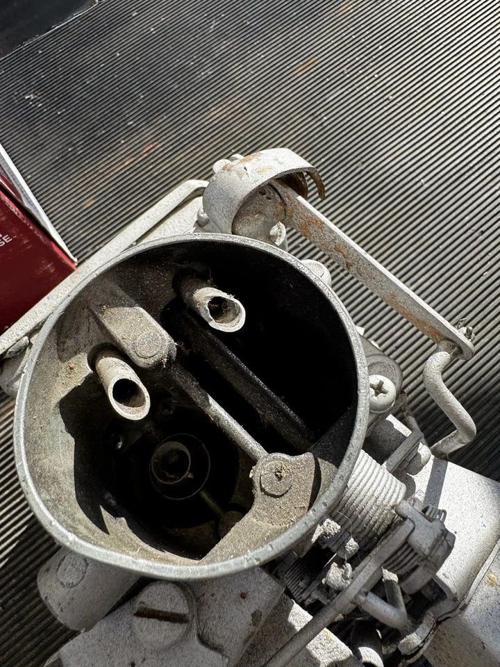 Carburador original para camioneta Datsun 521 1968 Foto 2 de 4