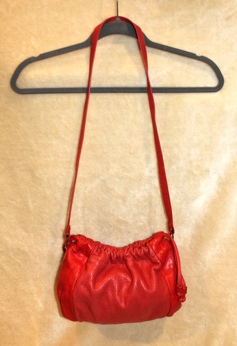 VINTAGE MARSHALL FIELD’S RED PERFORATED & SOLID GENUINE LEATHER DESIGN PURSE - Picture 2 of 20