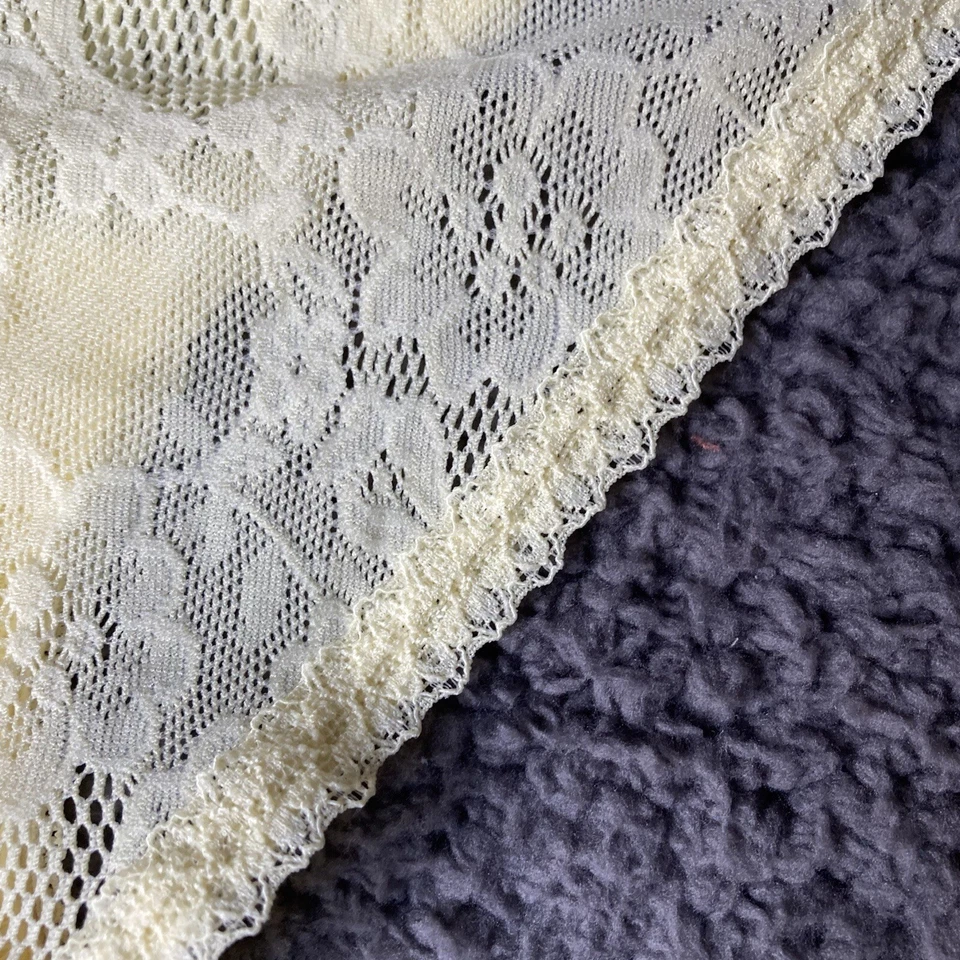 Calcinha Victoria Secret S amarela transparente floral renda logotipo faixa biquíni roupa íntima - Imagem 3 de 4