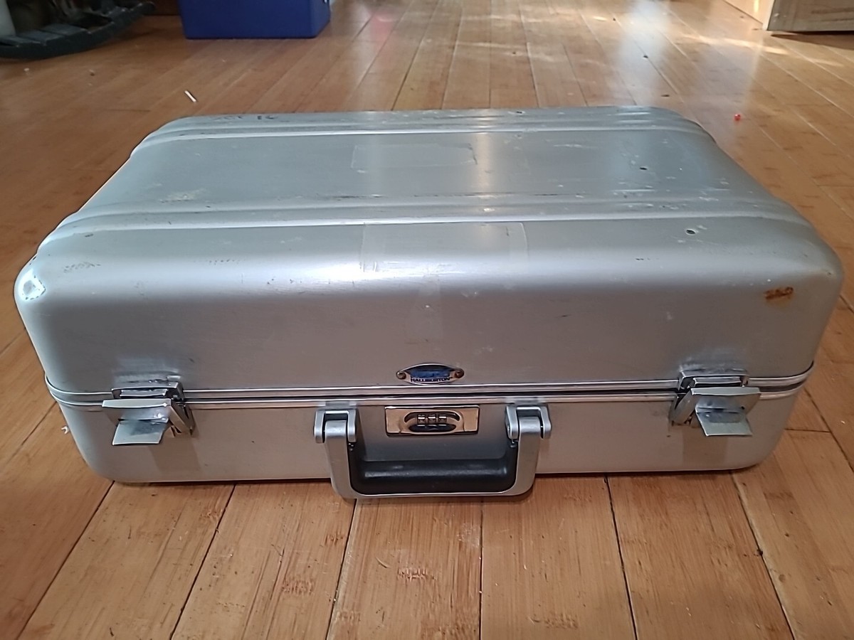 Zero Halliburton Briefcase Aluminum Case / Combination Lock 21 X