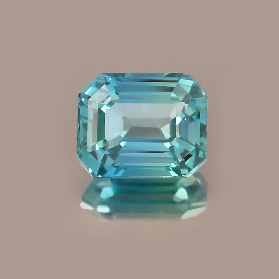 3.95 CT - AAA Extreme Quality Ceylon Parti Sapphire Loose Radiant Cut Gemstone - Image 2 of 4
