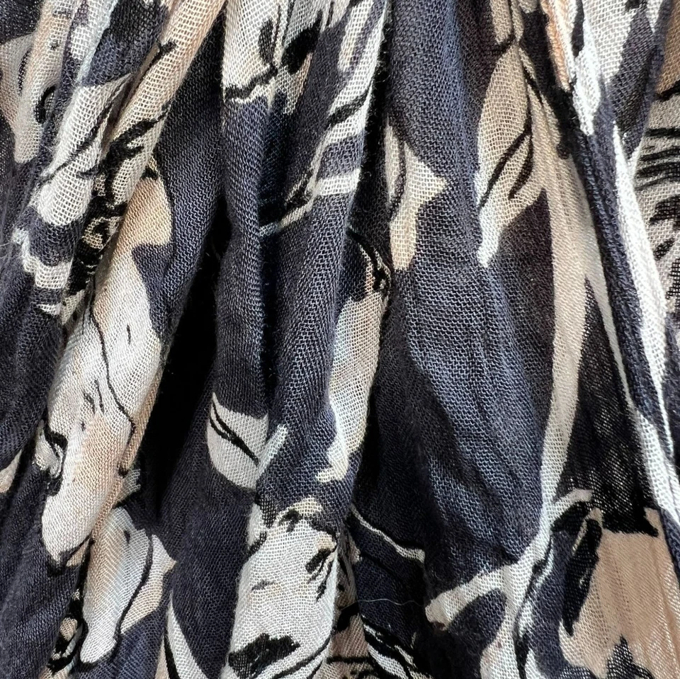 Banana Republic Womens Floral Crinkle Lightweight Scarf Black & Beige Casual - Image 3 of 4