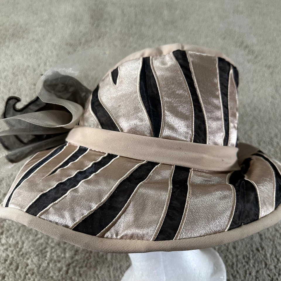 Moshita Couture Sombrero Ala Ancha Mujer Grande Beige Negro Organza Iglesia Derby Lazo Foto 2 de 4