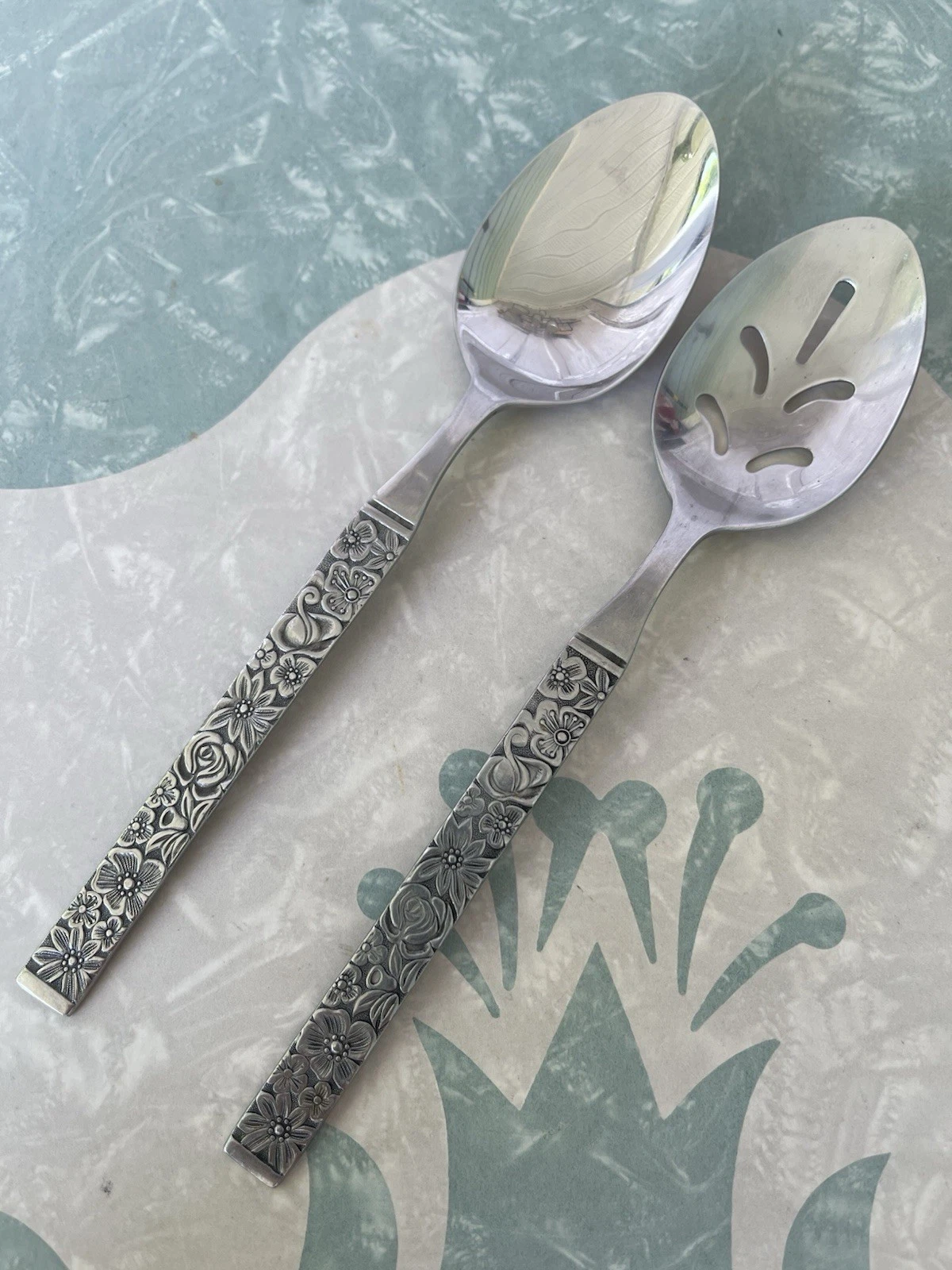 Hanford Forge FINESSE Stainless Floral Silverware 8-1/2” Pierced Serving Spoon
Opens in a new window