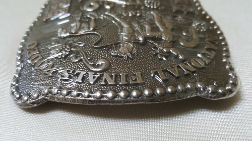 Hebilla de coleccionista vintage 1985 Hesston National Finals Rodeo edición limitada nueva sellada - Imagen 6 de 6