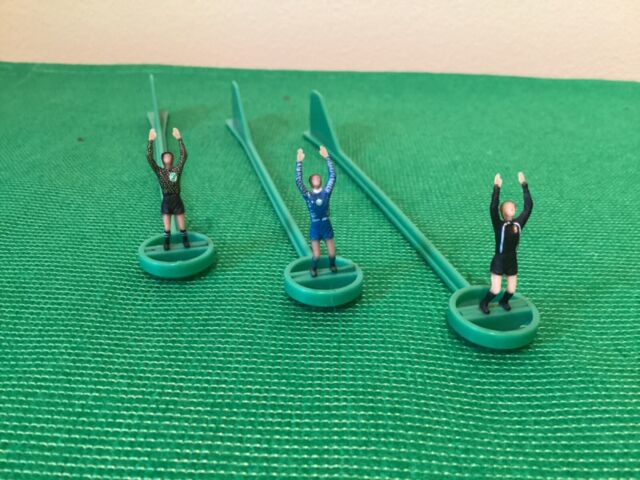 3 Subbuteo goalkeepers lovely condition great detail on the strips.