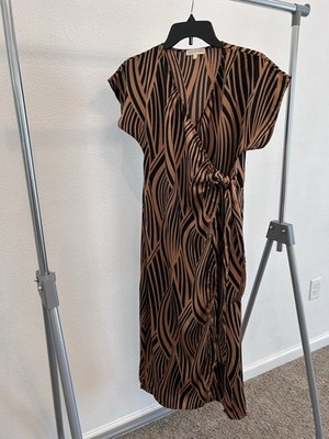 Joie De Vivre navy short-sleeve midi dress features a brown and black abstract M