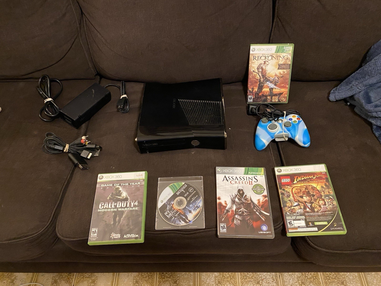 Xbox 360 S Console W/All Cords, 1 Controller & 5 Games (WORKS GREAT)