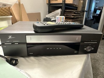 ZENITH VRD4235 VHS VIDEO CASSETTE RECORDER W/ ORIGINAL REMOTE, TESTED