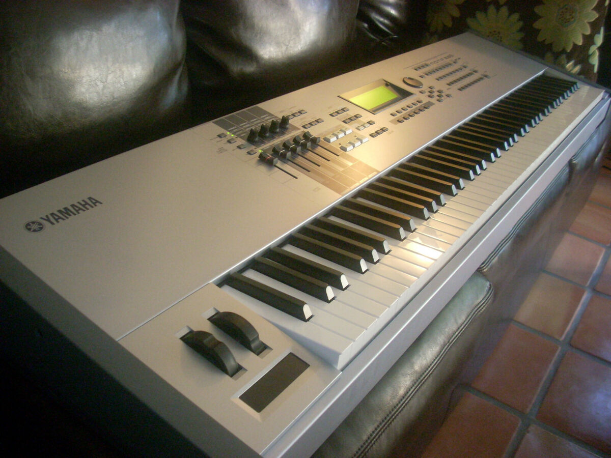 Yamaha Motif ES8 es 8 88 keys Synthesizer + Excellent + FAST Yamaha Motif ES8 es 8 88 keys Synthesizer + Excellent + FAST