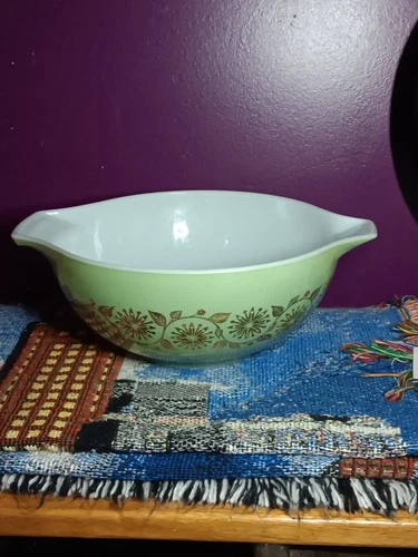 vintage Pyrex "Medallion" pattern Cinderella mixing bowl,  2.5-quart